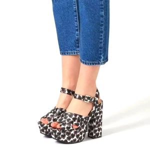 TOPSHOP Lilli Platform Sandals Hearts Size 9.5